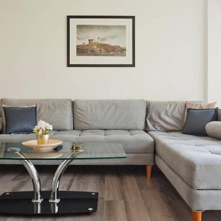 Big Apartment Next To Gordon Beach Plus Free Parking Tel Aviv Bagian luar foto