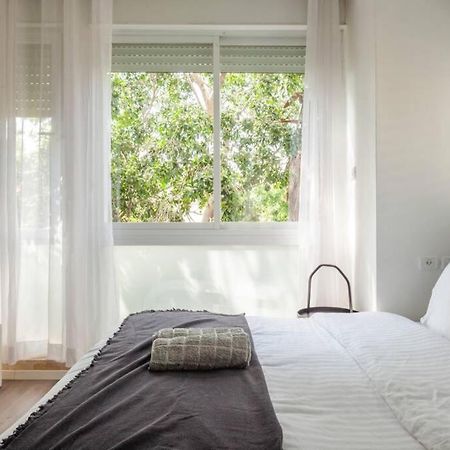 Big Apartment Next To Gordon Beach Plus Free Parking Tel Aviv Bagian luar foto