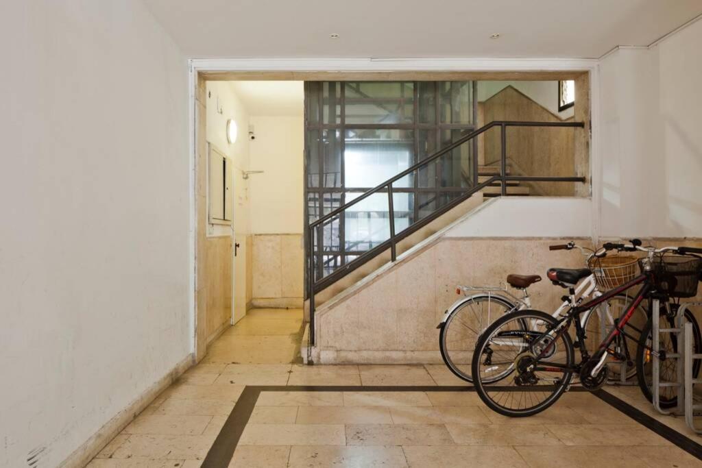 Big Apartment Next To Gordon Beach Plus Free Parking Tel Aviv Bagian luar foto