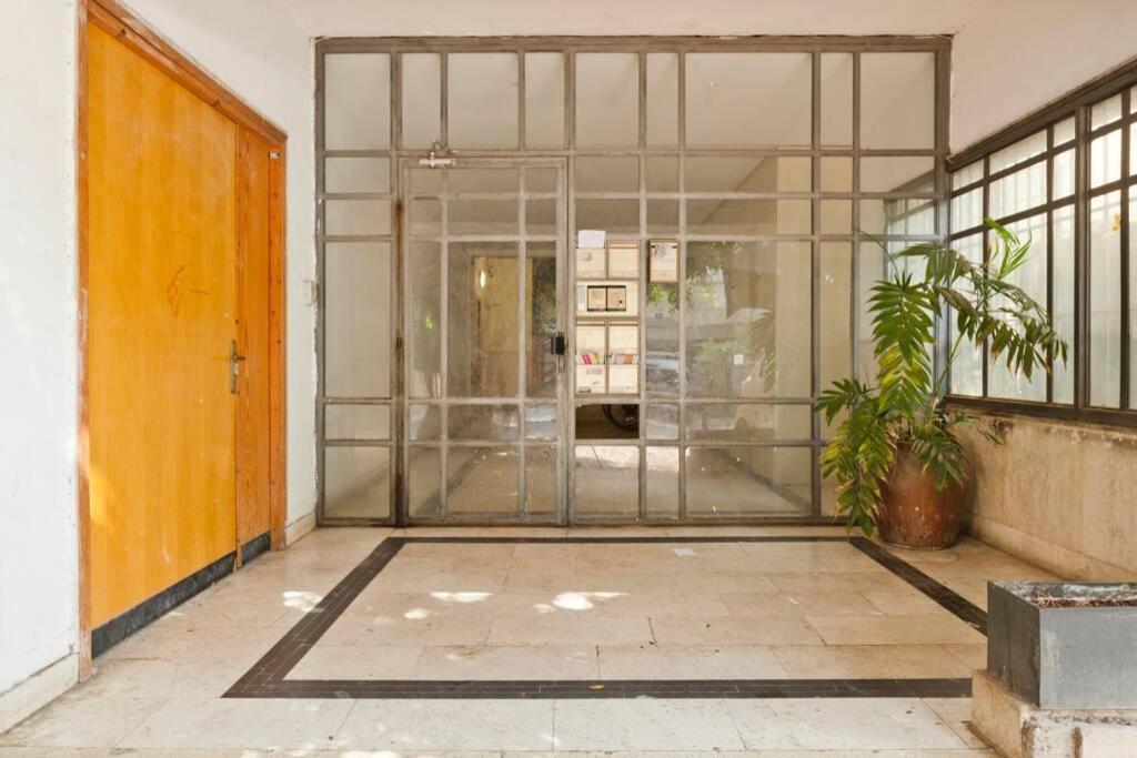 Big Apartment Next To Gordon Beach Plus Free Parking Tel Aviv Bagian luar foto