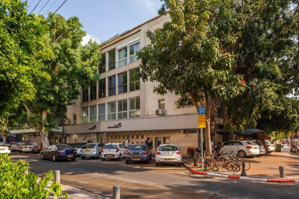 Big Apartment Next To Gordon Beach Plus Free Parking Tel Aviv Bagian luar foto