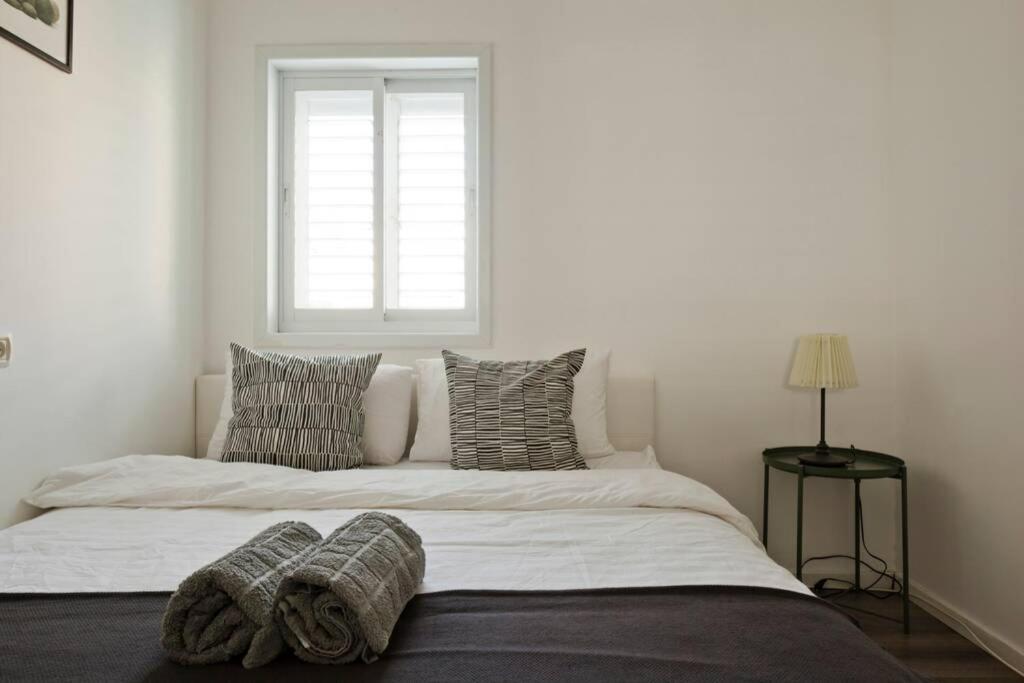 Big Apartment Next To Gordon Beach Plus Free Parking Tel Aviv Bagian luar foto